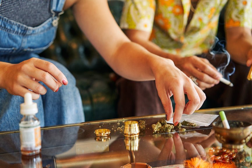 Delta 8 Capsules vs. Delta 8 Vapes - Secret Nature