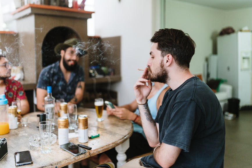 Delta 8 vs. CBD: What’s Best for Experienced & Novice Users? - Secret Nature