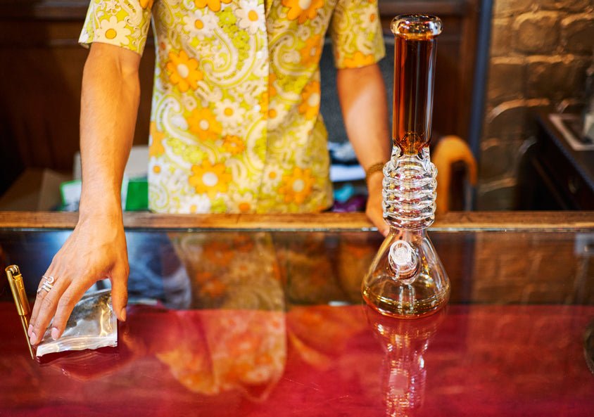 How to Clean Bongs - Secret Nature